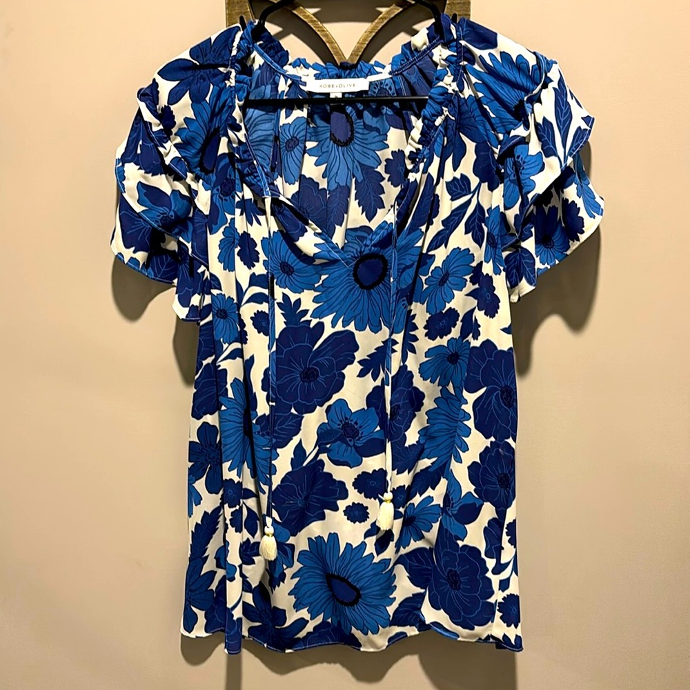 Rose + Olive blue flower top